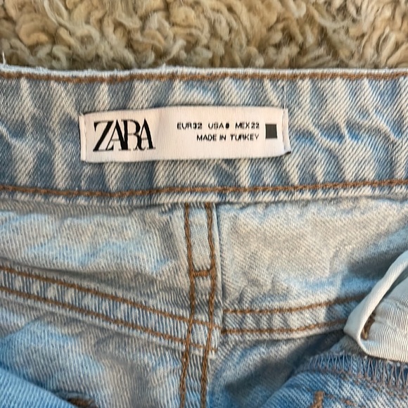 Zara high rise distressed Jean shorts 0 - Picture 3 of 3